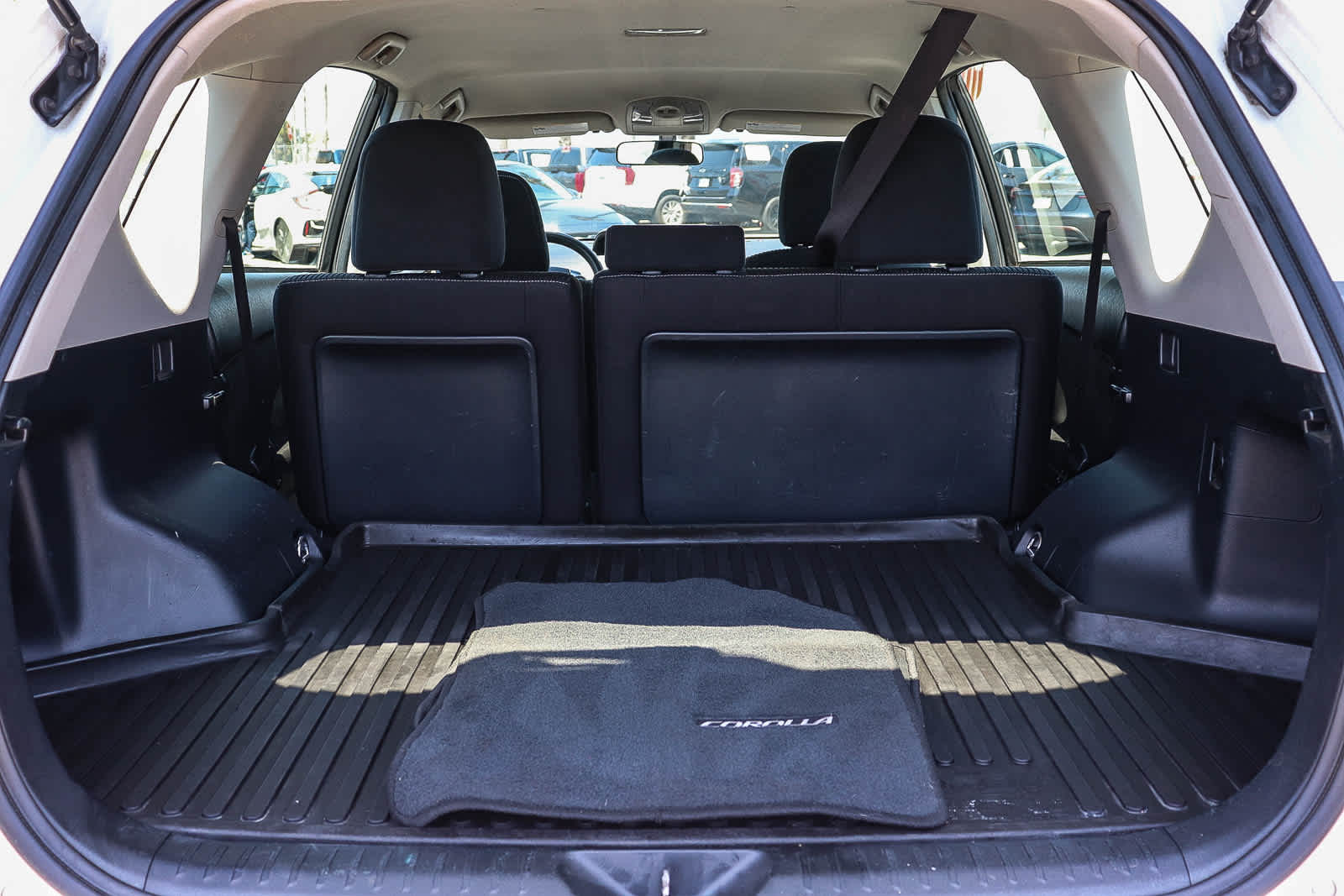 Thumbnail: 2017 Toyota Prius v - 22
