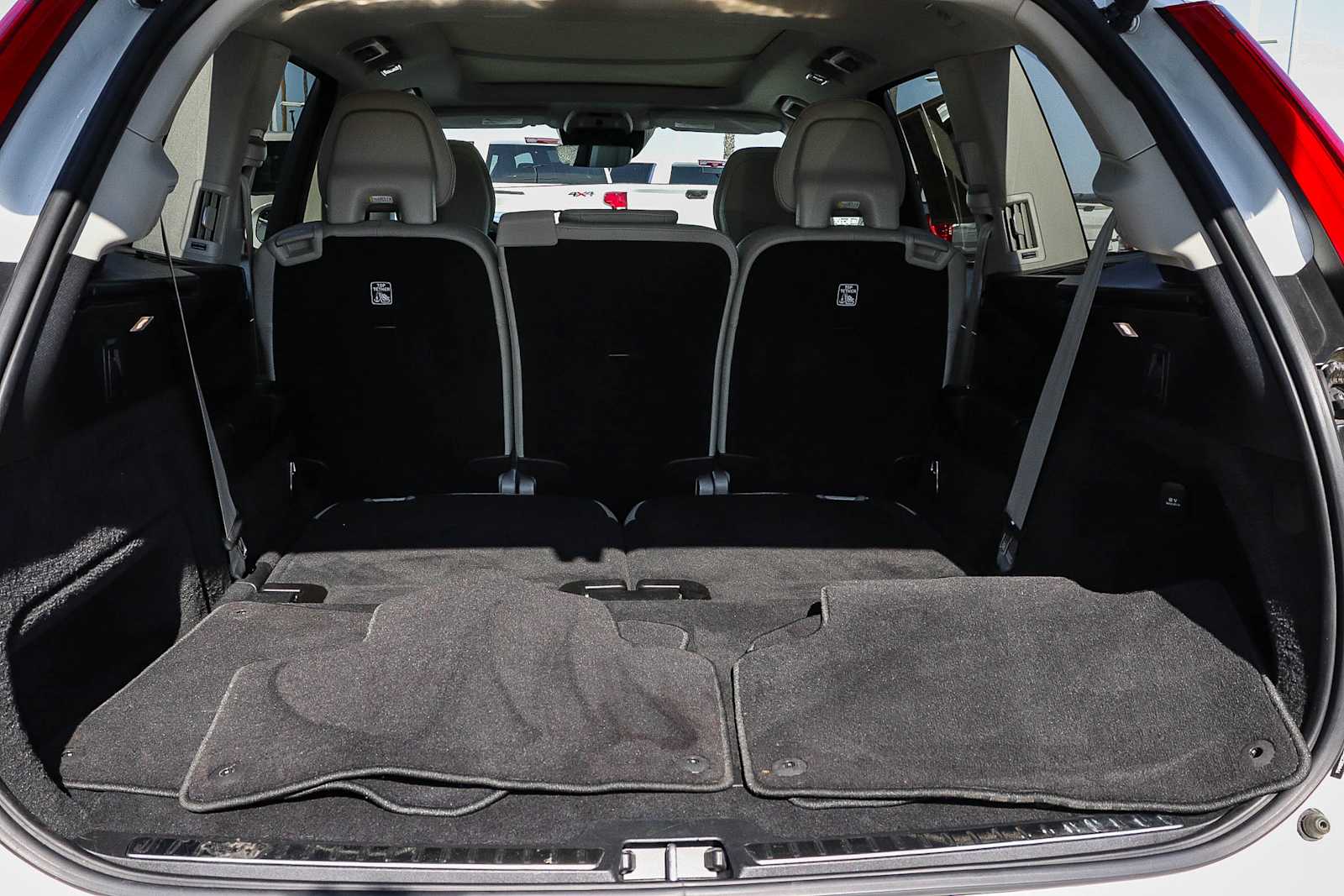 Thumbnail: 2022 Volvo XC90 - 24