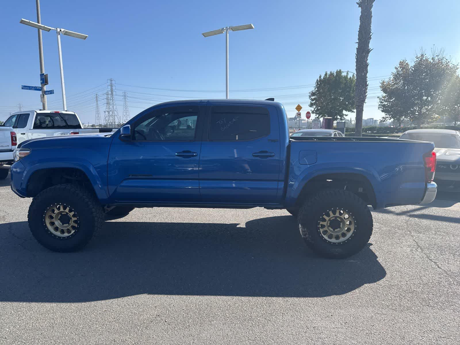 Thumbnail: 2018 Toyota Tacoma - 7