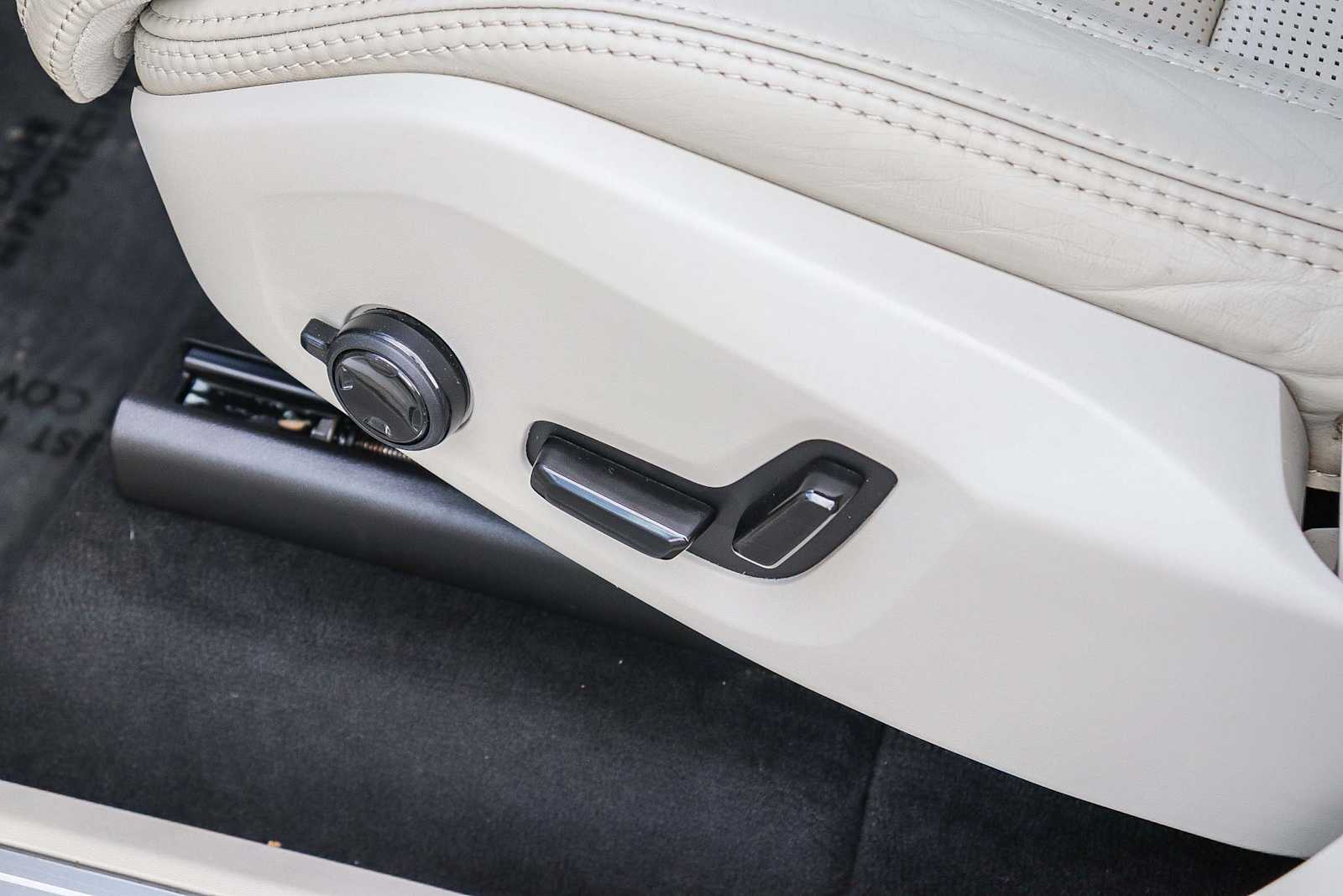 Thumbnail: 2020 Volvo XC90 - 24