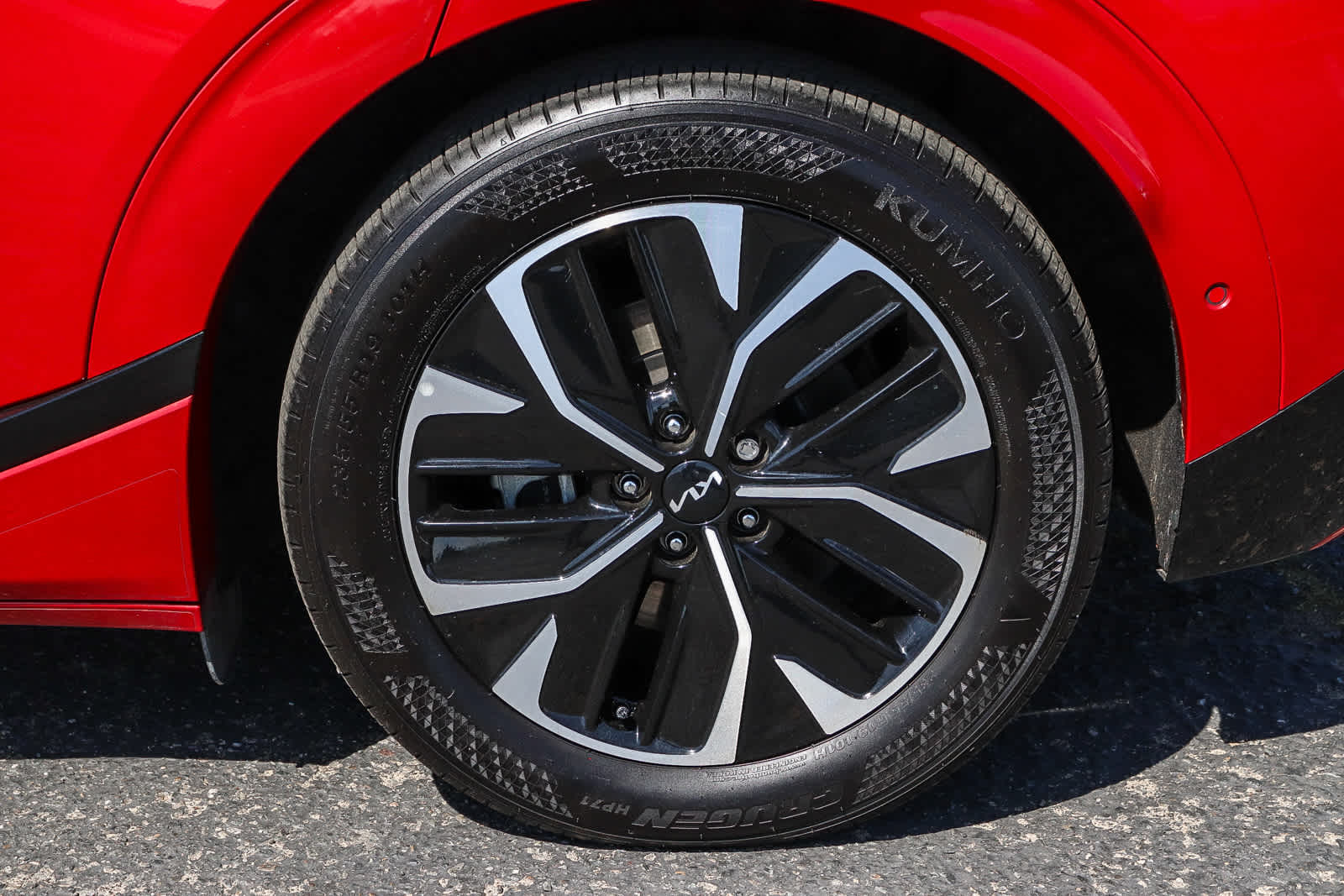 Thumbnail: 2022 Kia EV6 - 12