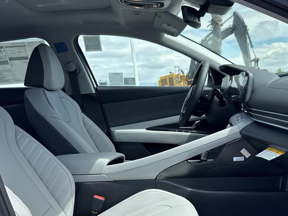 Thumbnail: 2025 Hyundai Elantra - 39
