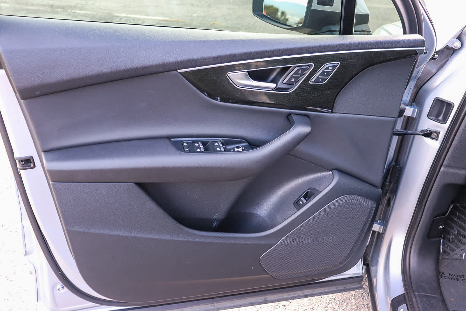 Thumbnail: 2022 Audi Q7 - 23