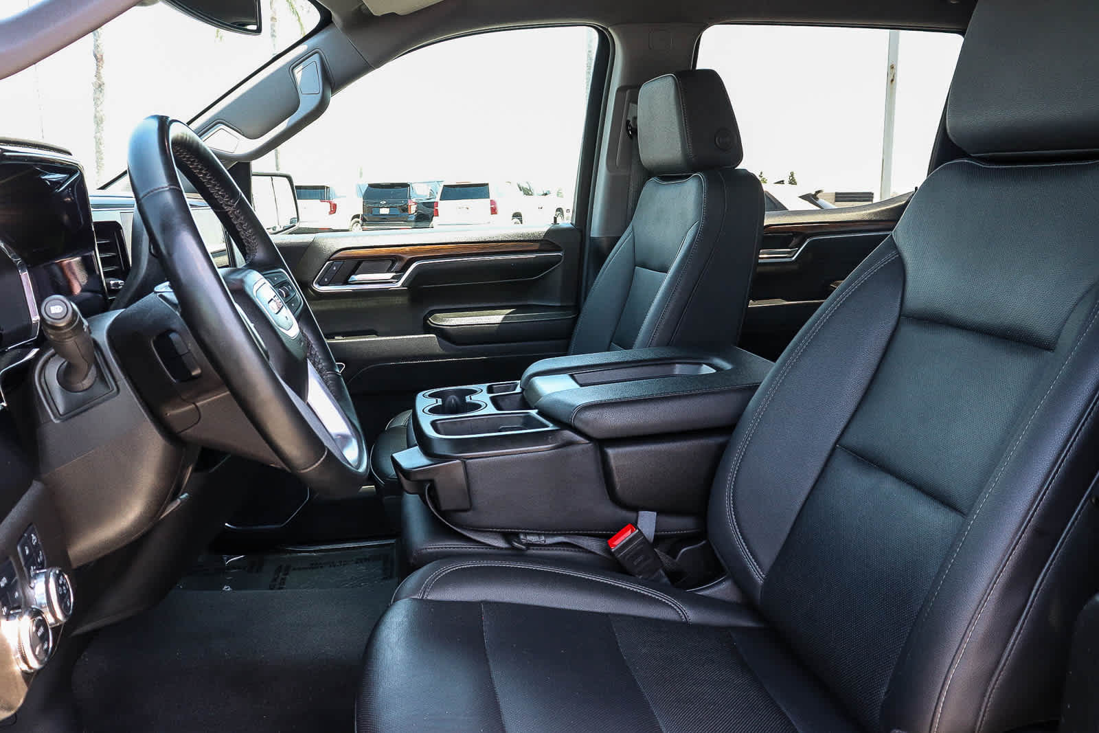 2024 GMC Sierra 1500 SLT - Photo 28