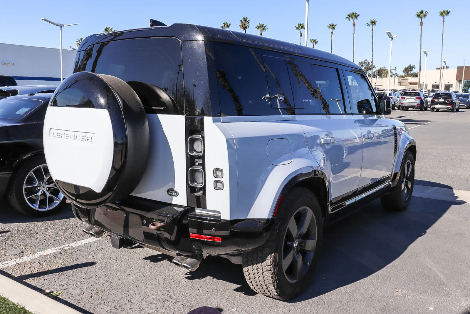 Thumbnail: 2023 Land Rover Defender - 6