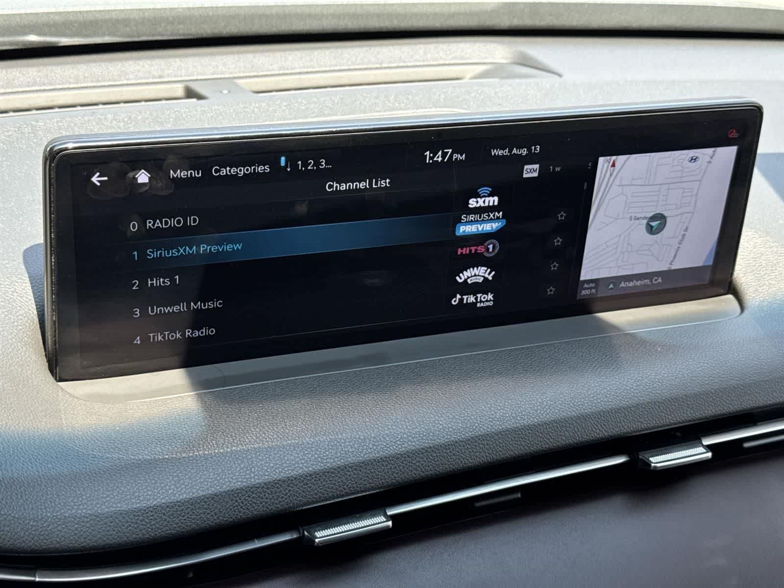 Thumbnail: 2022 Genesis GV70 - 16