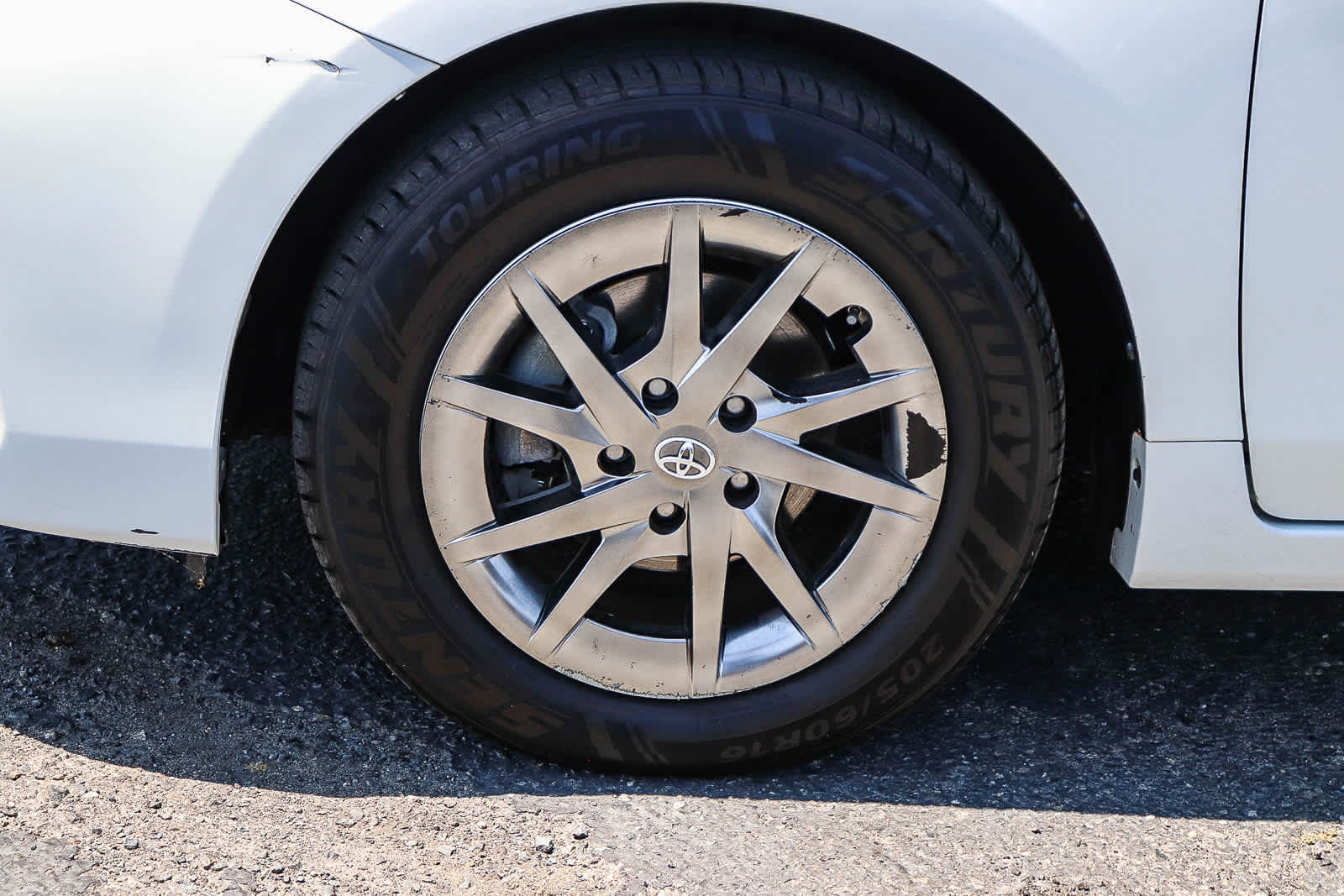 Thumbnail: 2017 Toyota Prius v - 11