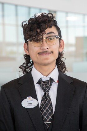 Staff member Tam Nguyen from ID_61f10f