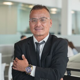 Staff member Duy "Dylan" Le from ID_61f10f