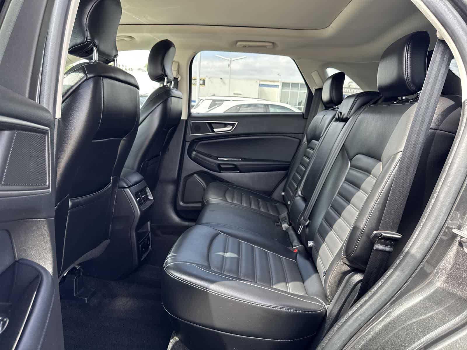 Thumbnail: 2016 Ford Edge - 27