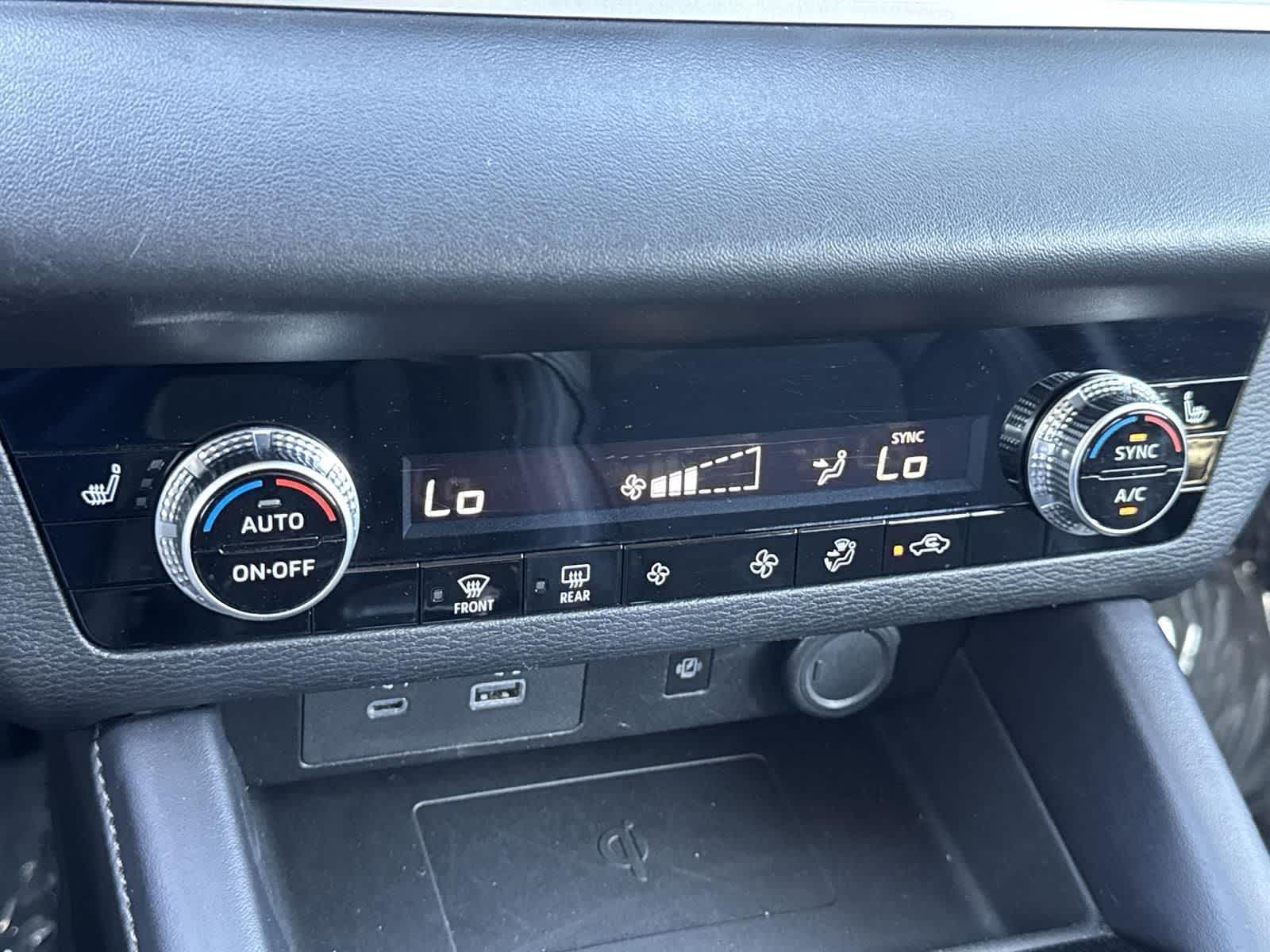 Thumbnail: 2024 Mitsubishi Outlander - 13