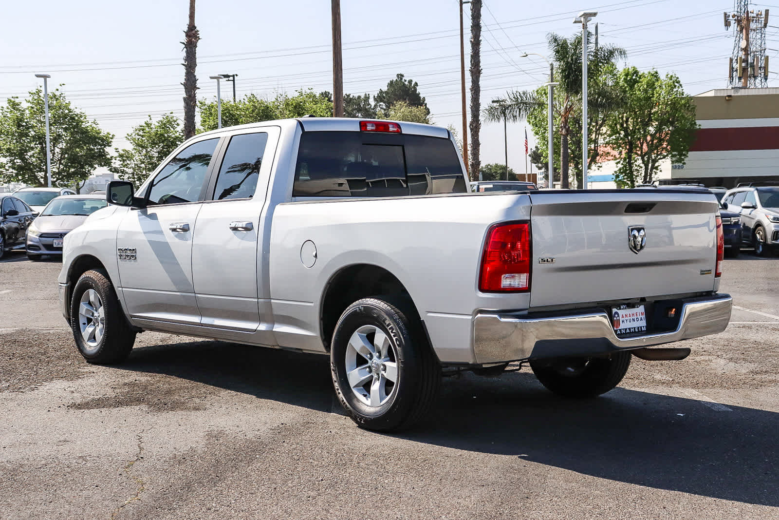 2017 Ram 1500 SLT photo 3