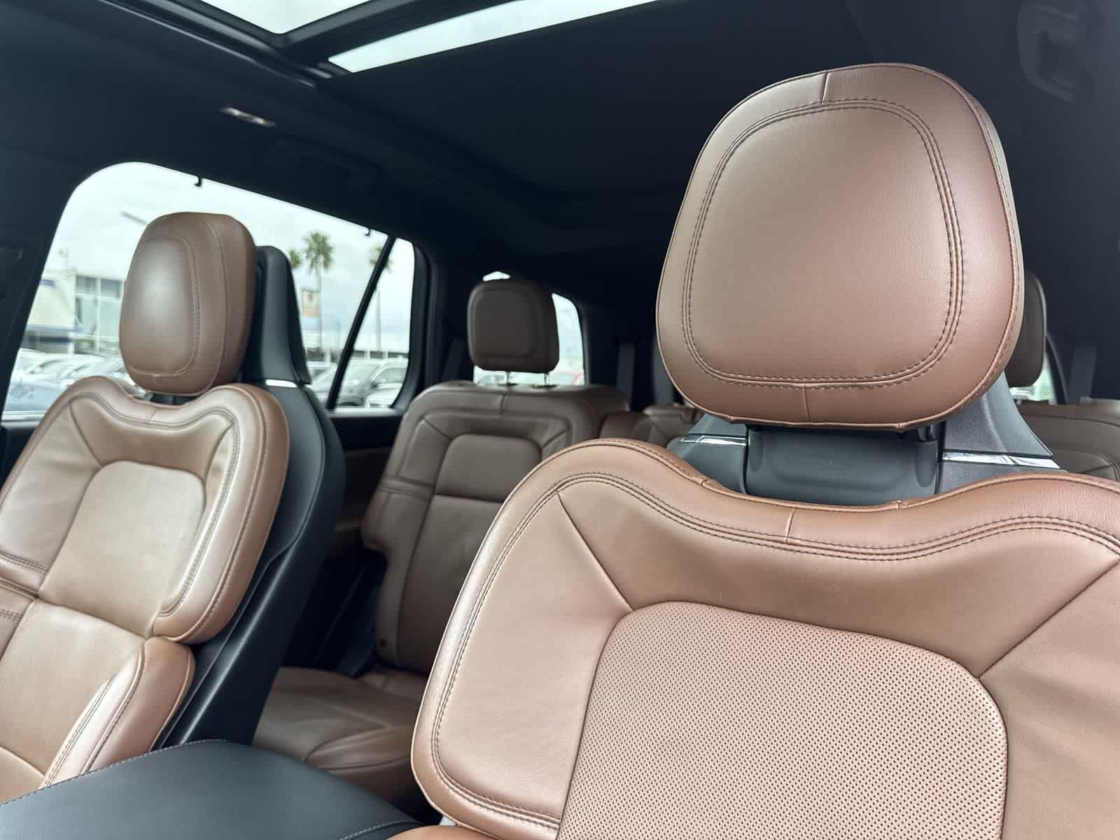 Thumbnail: 2023 Lincoln Aviator - 25