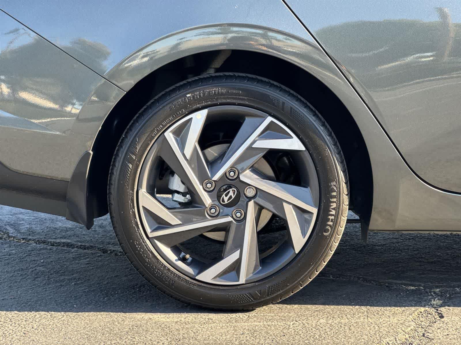 Thumbnail: 2025 Hyundai Elantra - 40