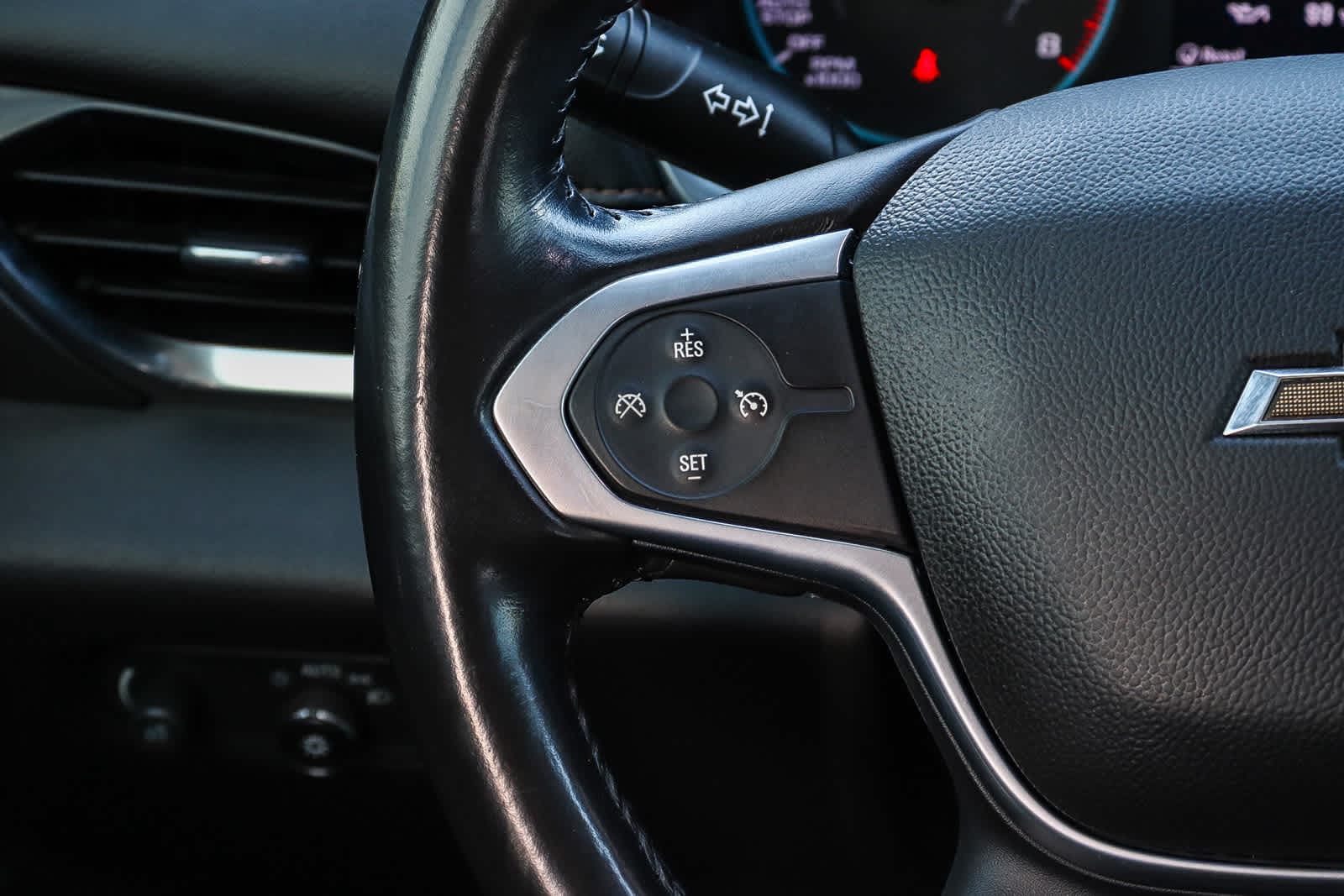 Thumbnail: 2021 Chevrolet Traverse - 16