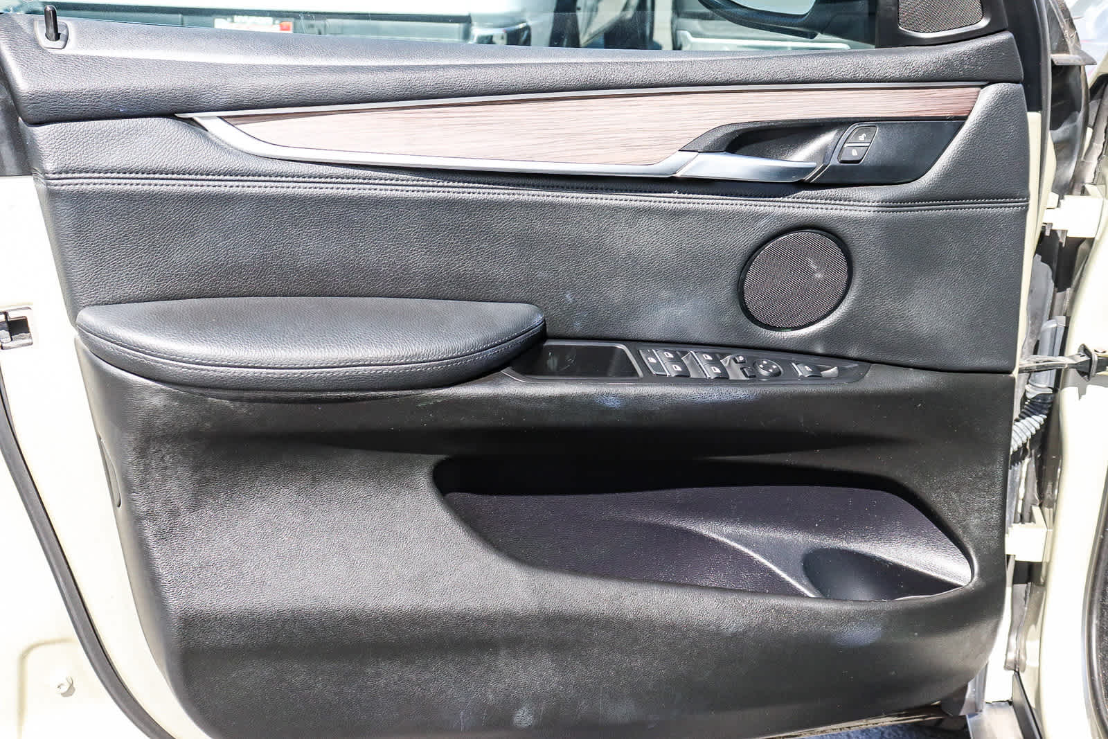 Thumbnail: 2016 BMW X5 - 27