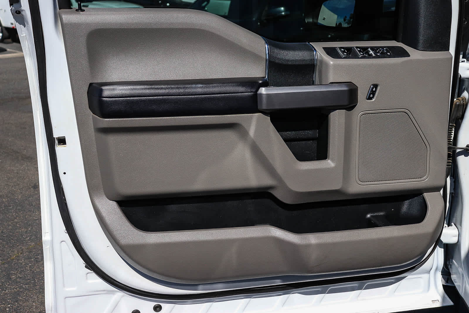 Thumbnail: 2019 Ford Econoline - 26