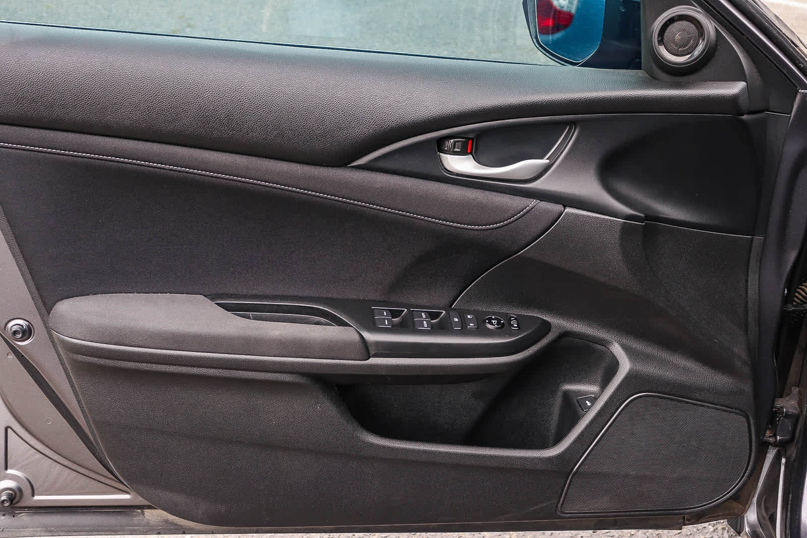 Thumbnail: 2019 Honda Insight - 26