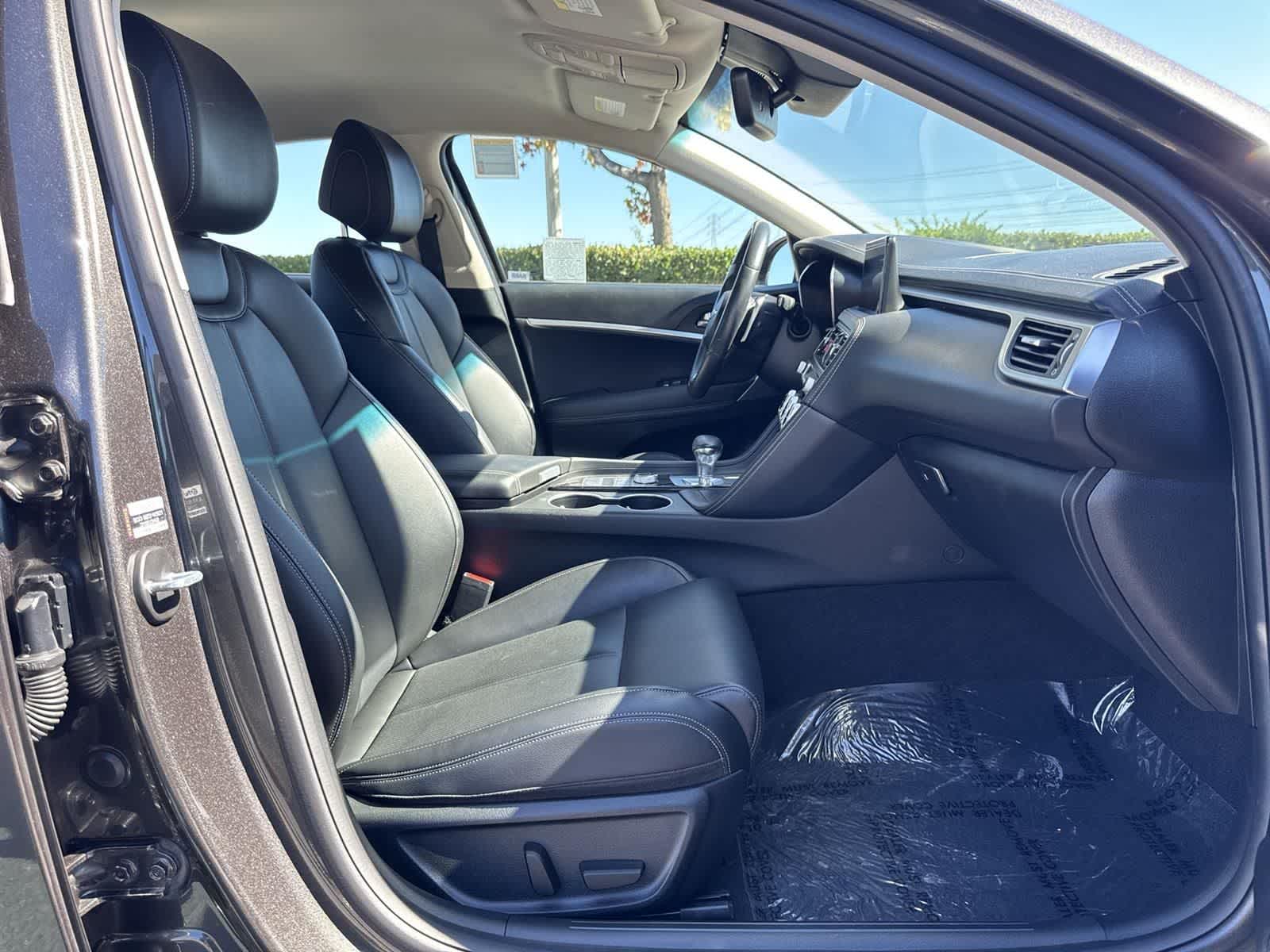 Thumbnail: 2023 Genesis G70 - 38