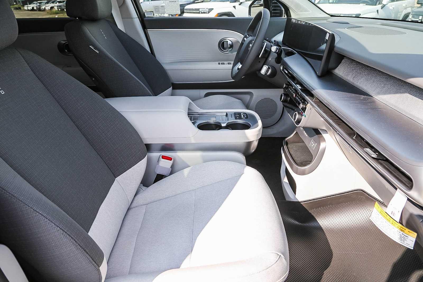 2026 Hyundai IONIQ 9 SE - Photo 16