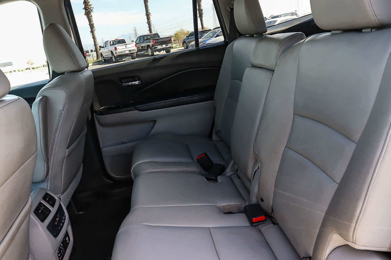 Thumbnail: 2017 Honda Pilot - 22