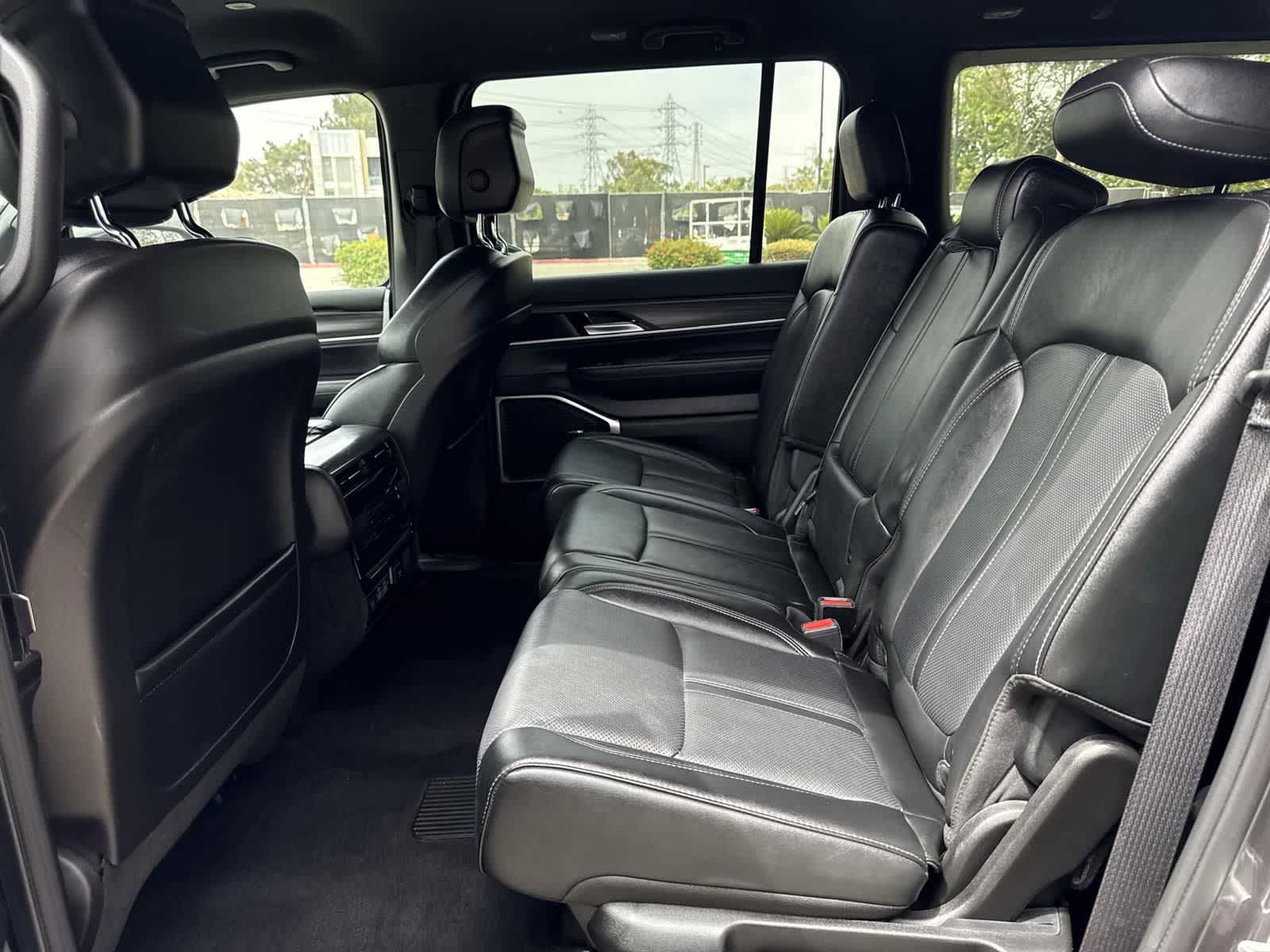 Thumbnail: 2023 Jeep Wagoneer - 27