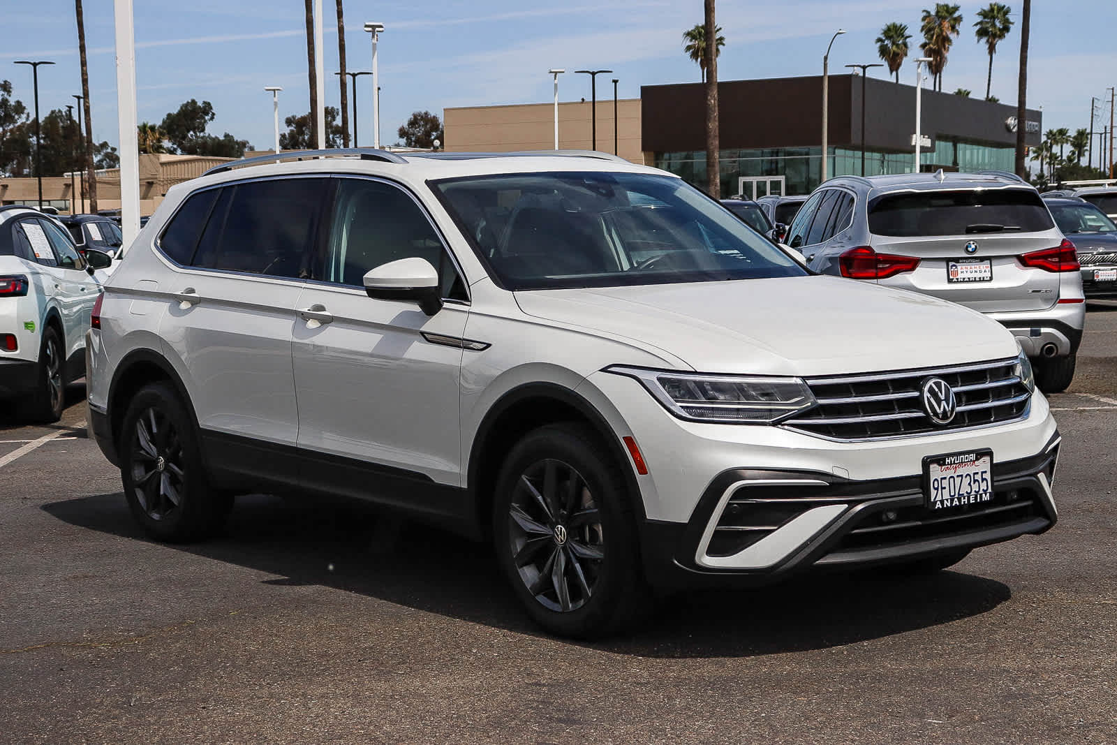 2023 Volkswagen Tiguan SE photo 2