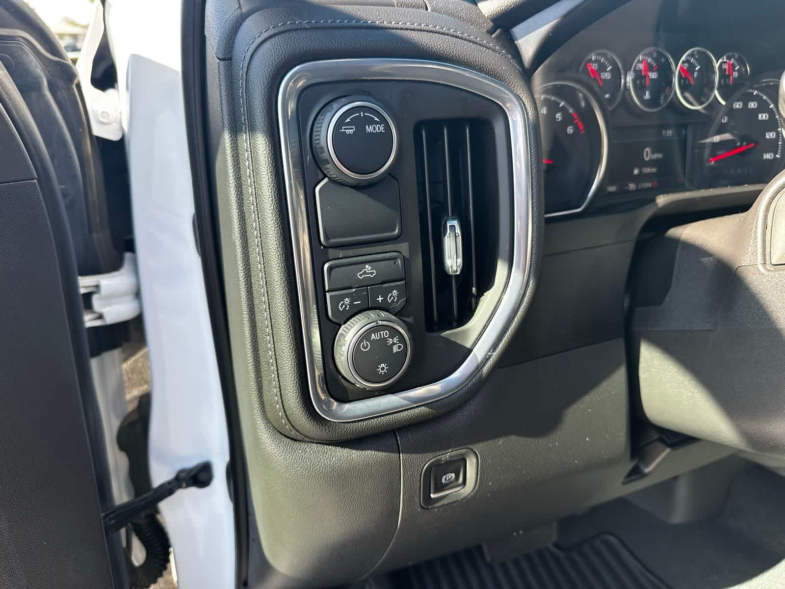 Thumbnail: 2021 Chevrolet Silverado 1500 - 12