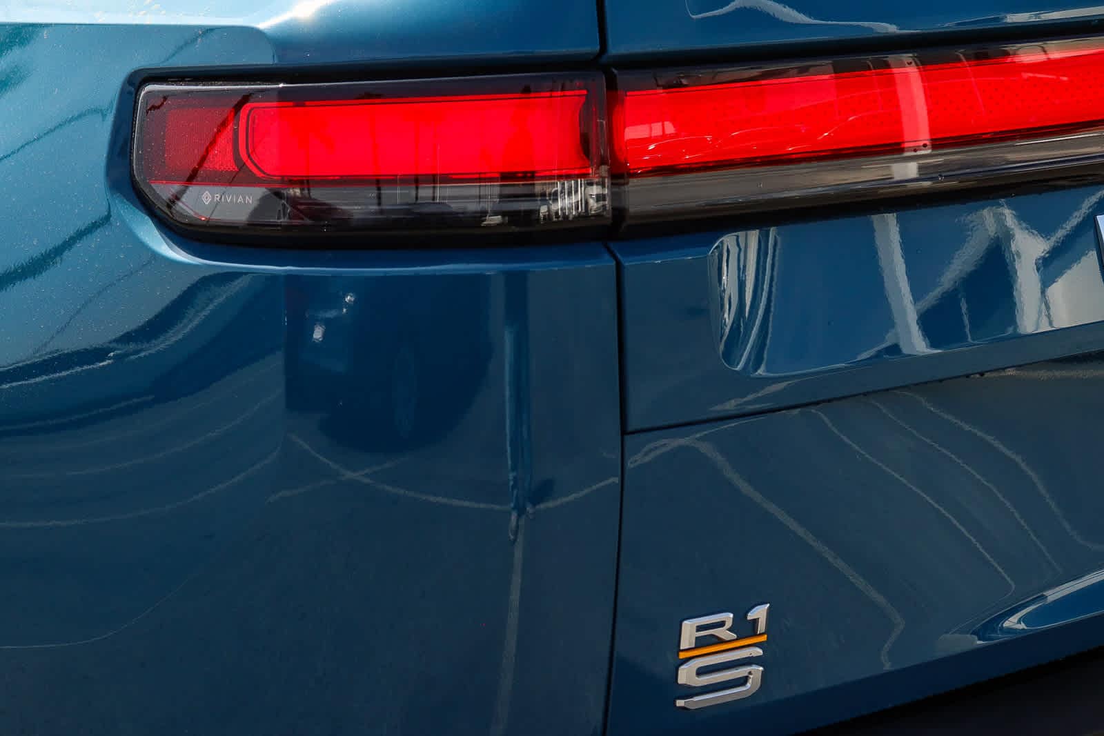 Thumbnail: 2023 Rivian R1S - 9