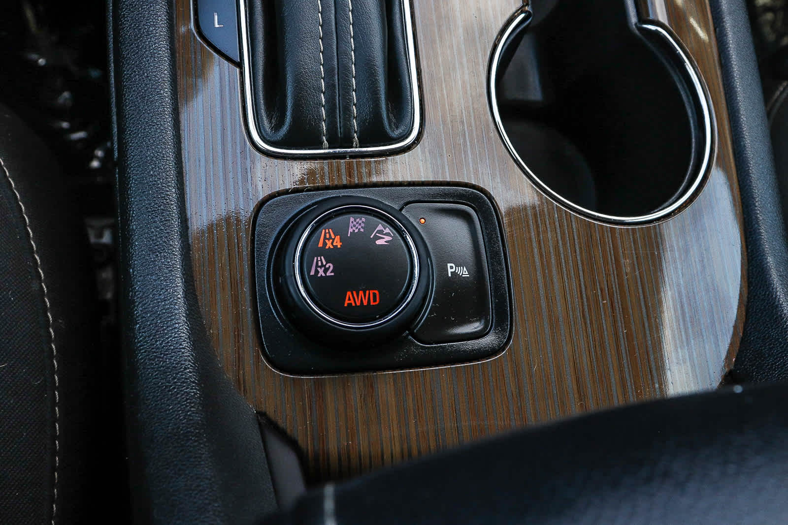 Thumbnail: 2018 GMC Acadia - 32