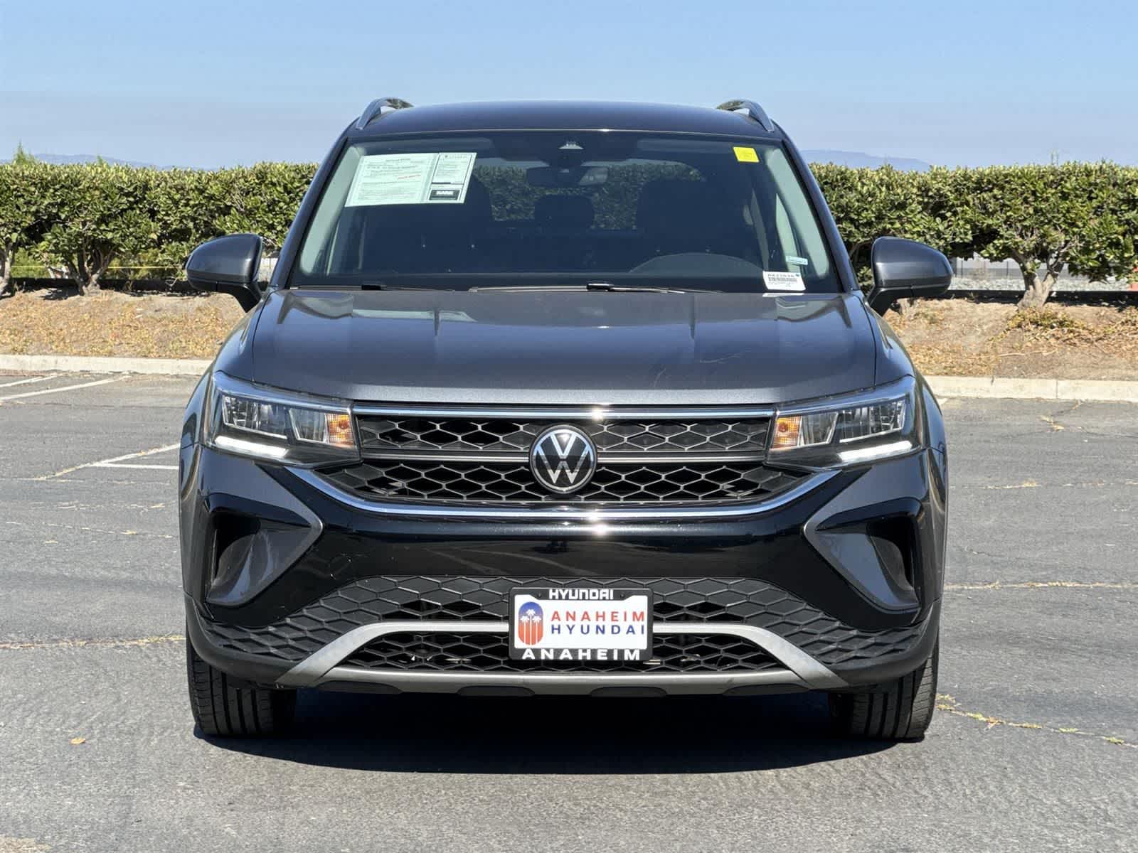 2024 Volkswagen Taos SE photo 2