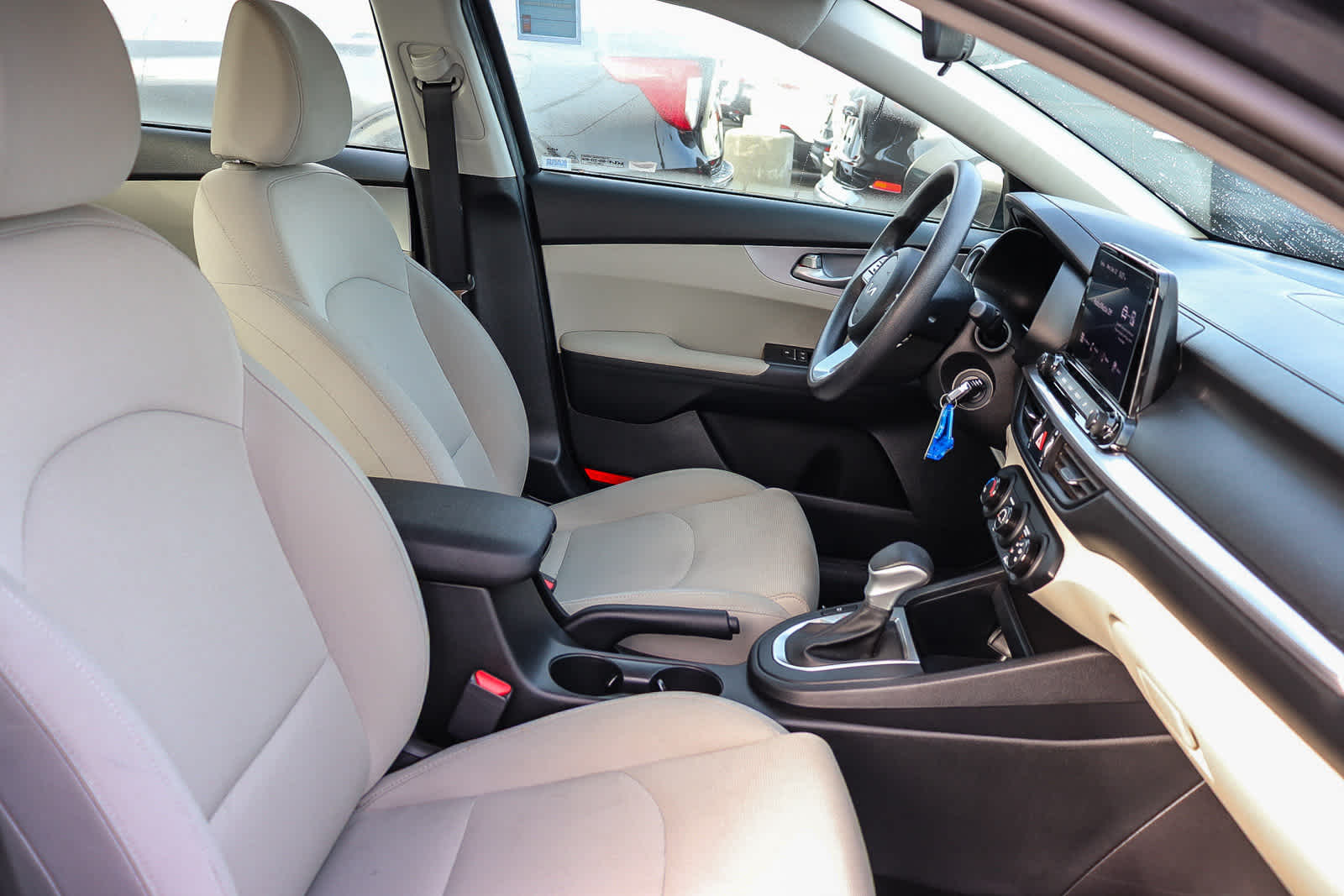 Thumbnail: 2023 Kia Forte - 18