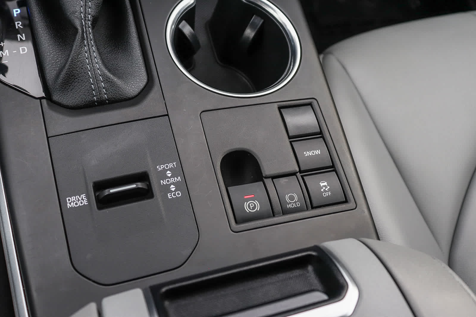 Thumbnail: 2023 Toyota Highlander - 25