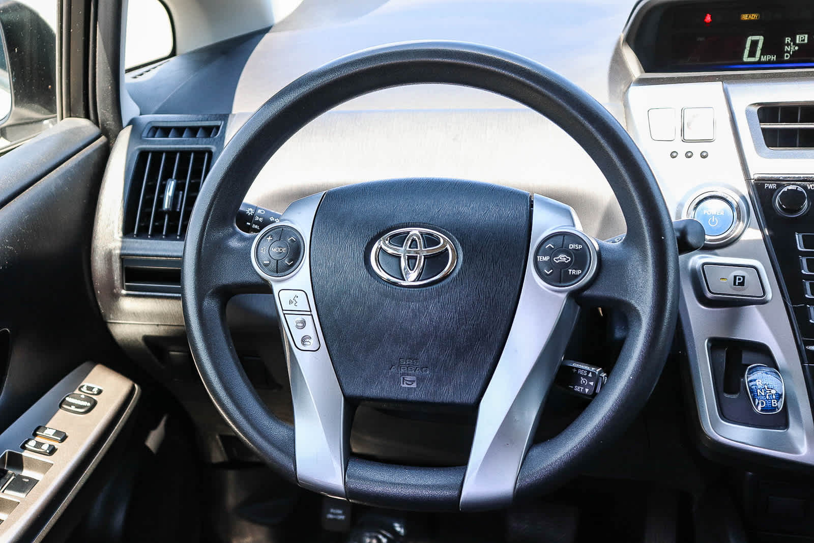 Thumbnail: 2017 Toyota Prius v - 17