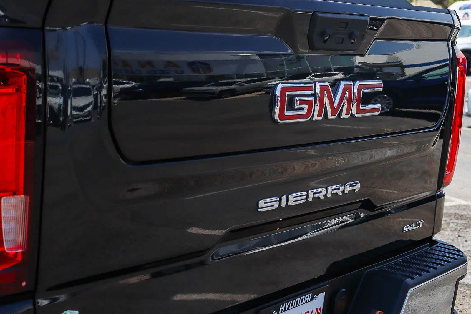 2024 GMC Sierra 1500 SLT - Photo 12