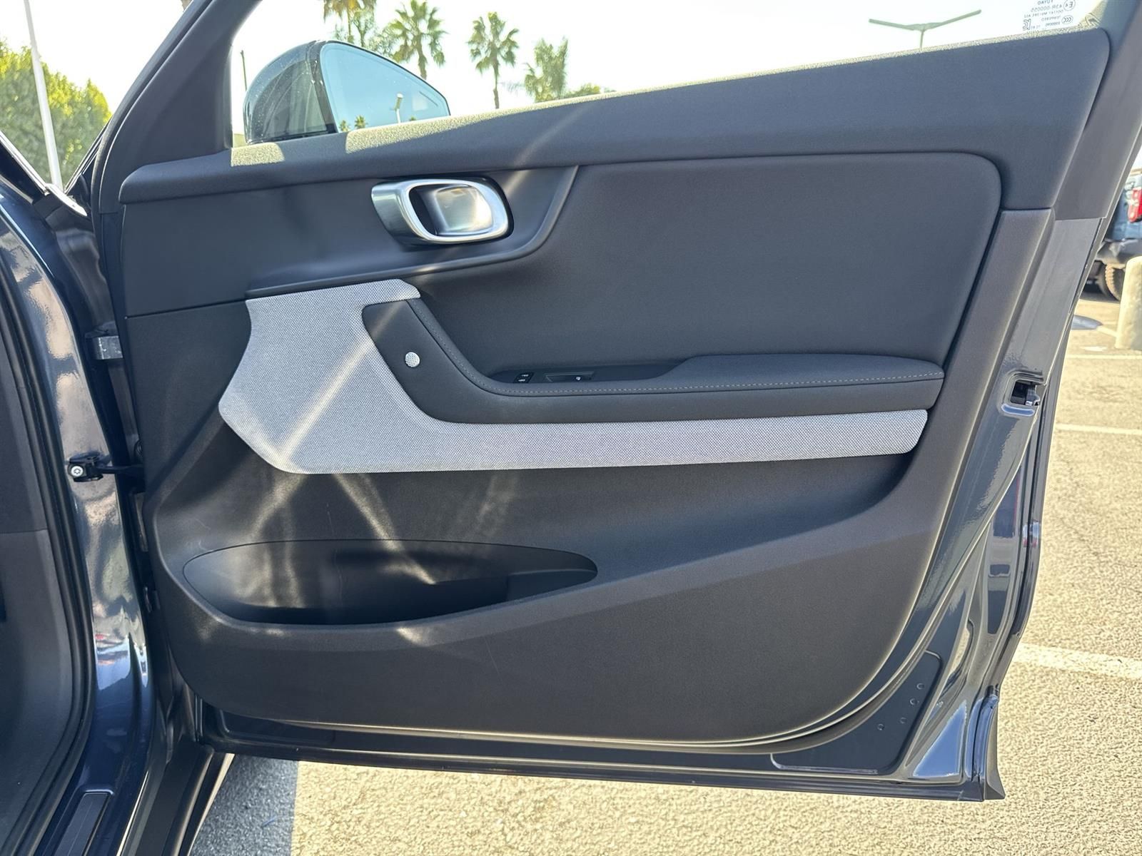 Thumbnail: 2021 Polestar 2 - 36