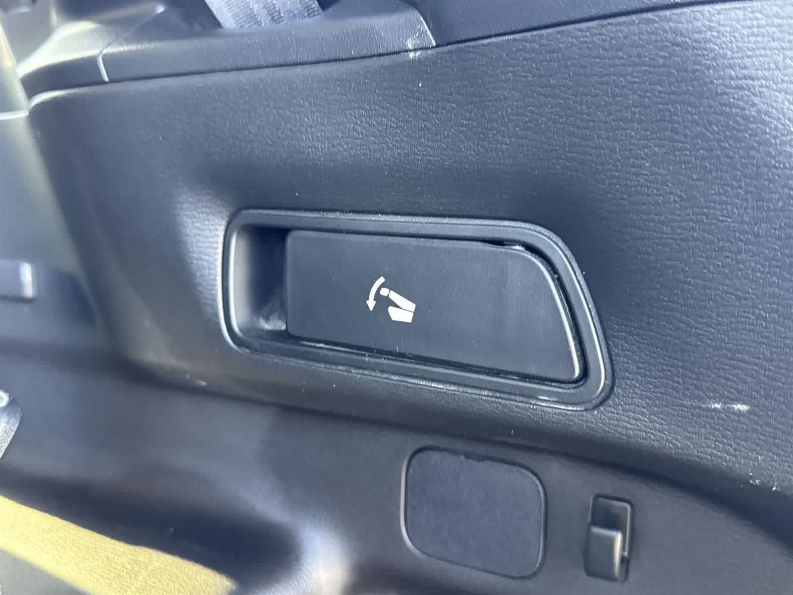 Thumbnail: 2024 Mitsubishi Outlander - 36