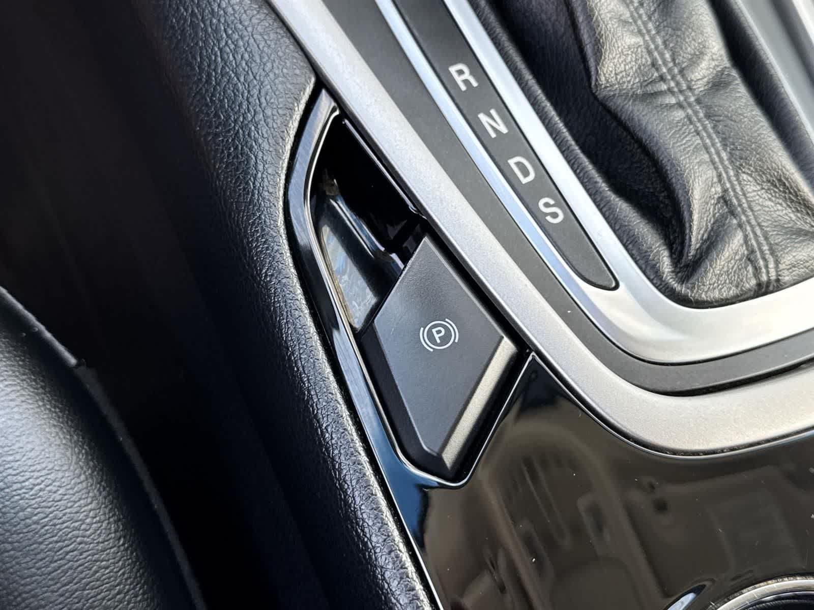 Thumbnail: 2016 Ford Edge - 19