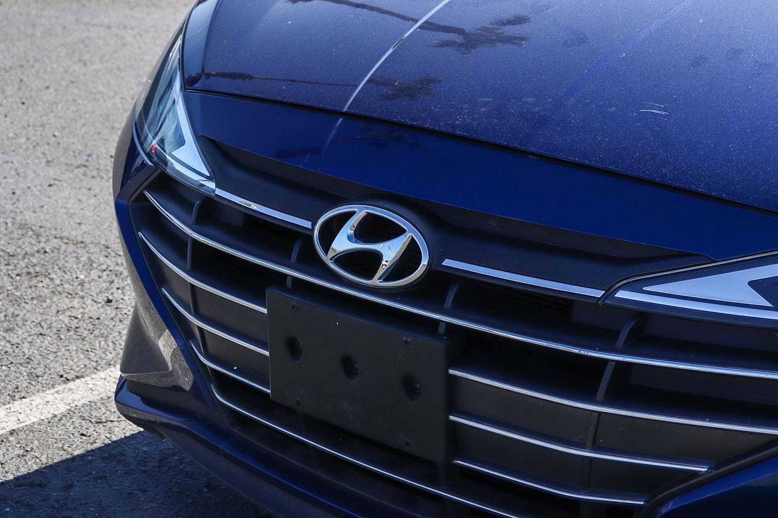 Thumbnail: 2019 Hyundai Elantra - 3