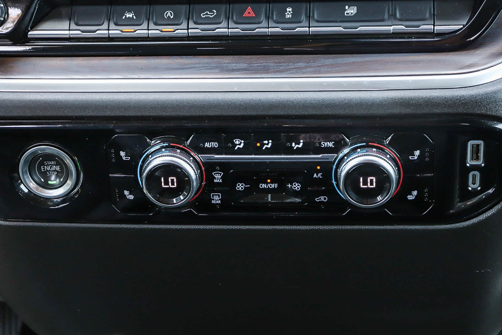 2024 GMC Sierra 1500 SLT - Photo 21