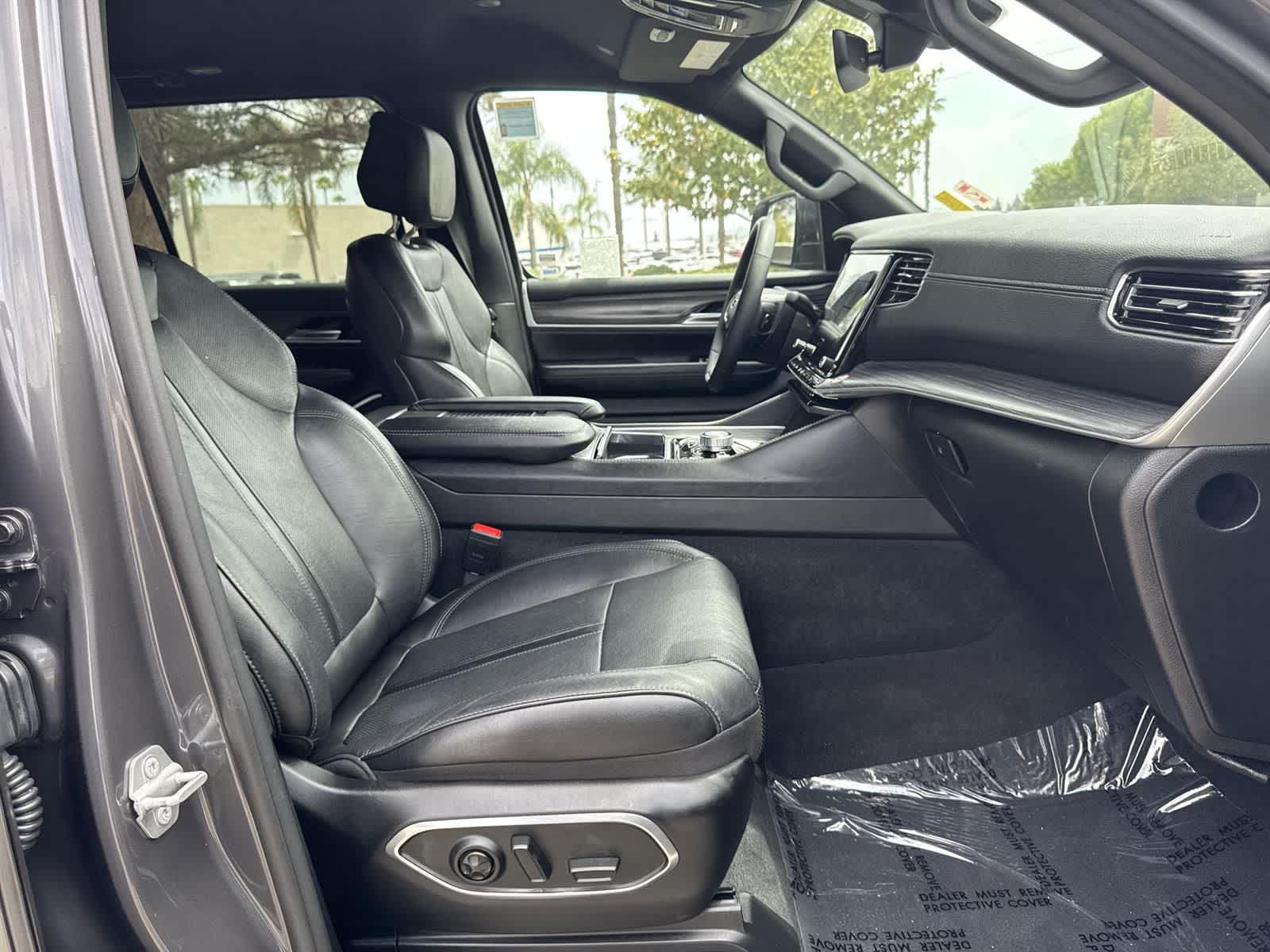 Thumbnail: 2023 Jeep Wagoneer - 40