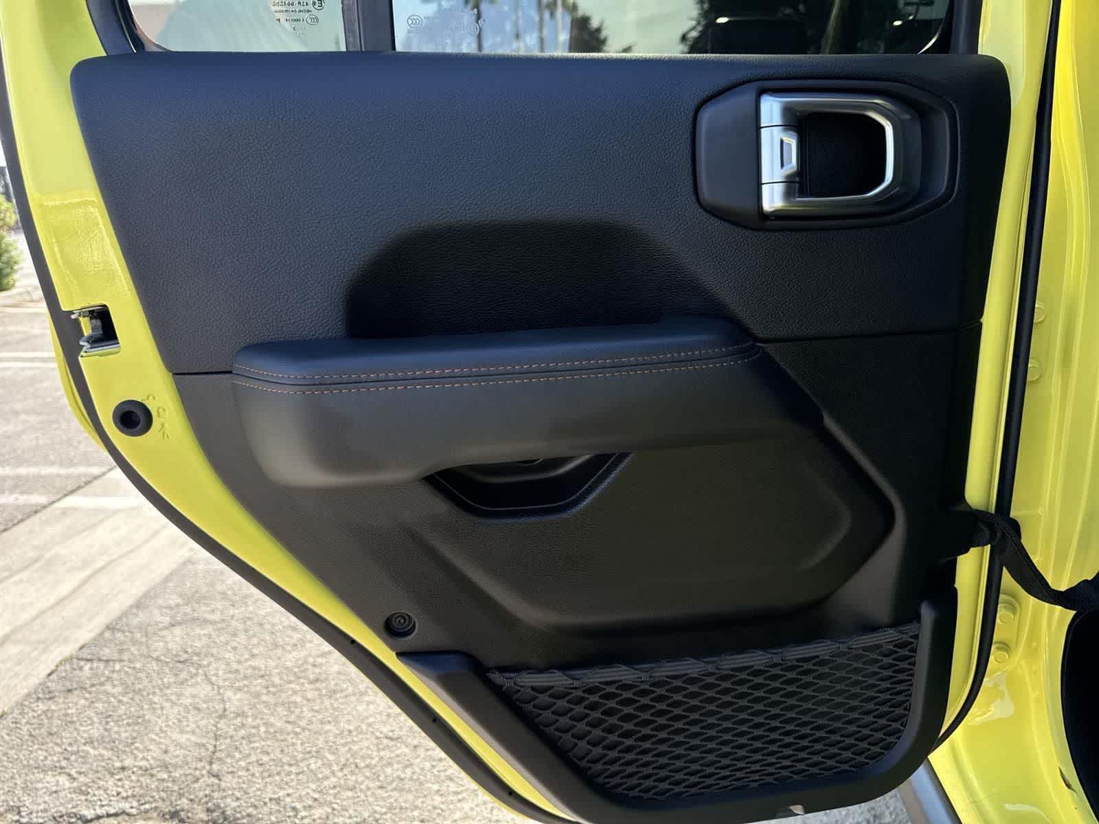 Thumbnail: 2023 Jeep Gladiator - 24