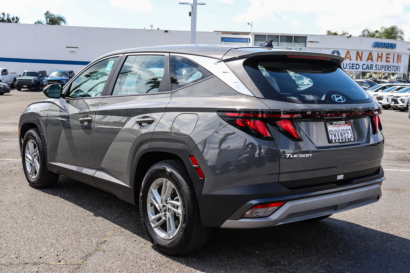 2025 Hyundai Tucson SE photo 3