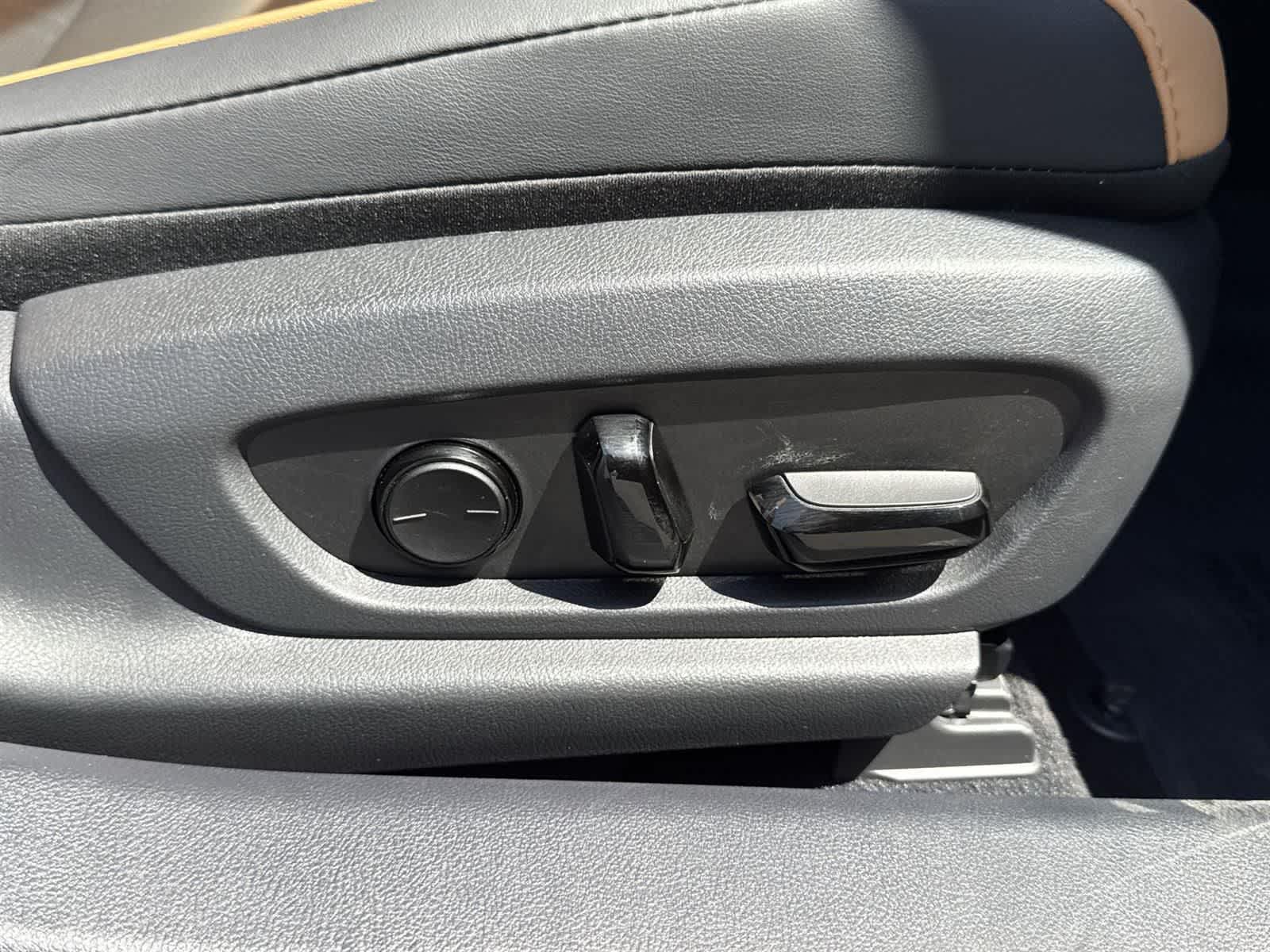 Thumbnail: 2025 Lexus ES - 39