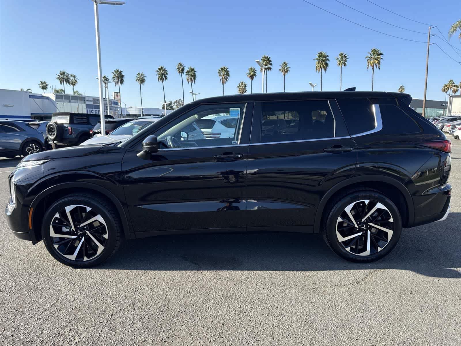 Thumbnail: 2024 Mitsubishi Outlander - 5