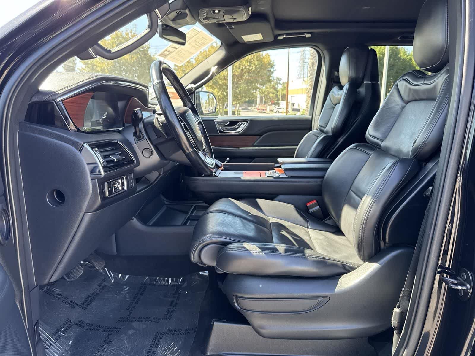 Thumbnail: 2023 Lincoln Navigator L - 23