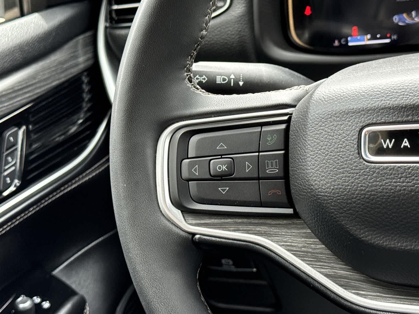 Thumbnail: 2023 Jeep Wagoneer - 10