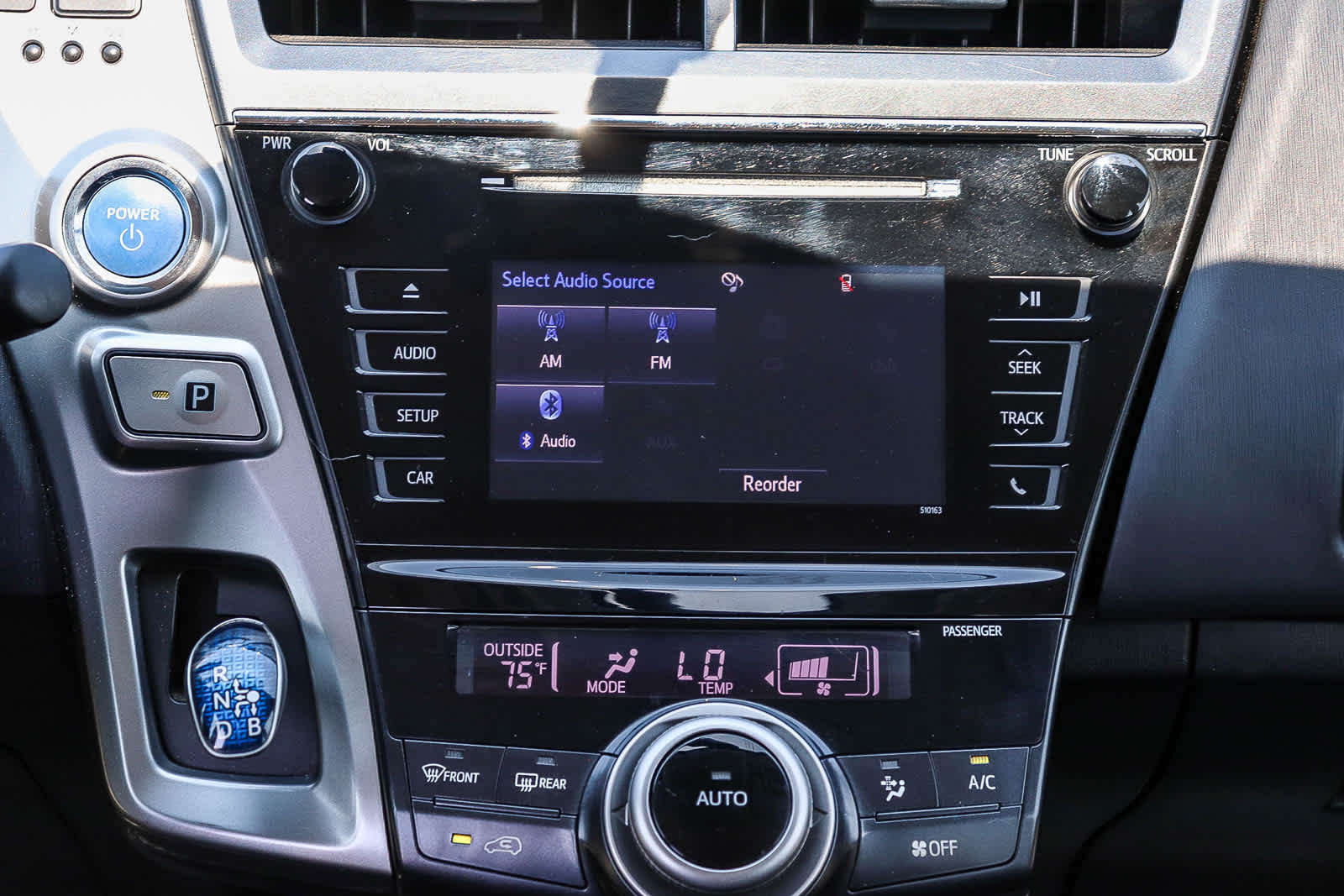 Thumbnail: 2017 Toyota Prius v - 13