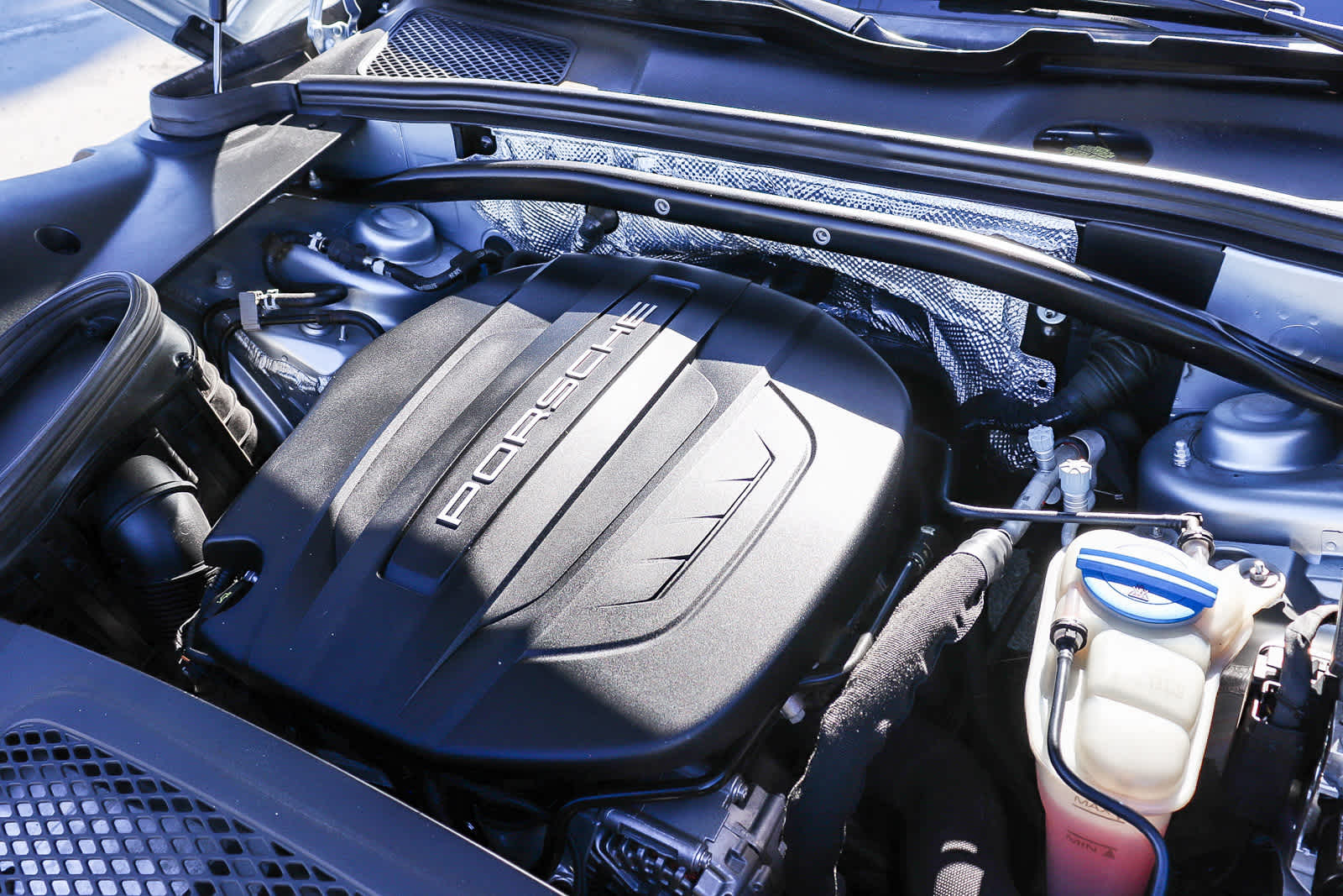 Thumbnail: 2017 Porsche Macan - 28