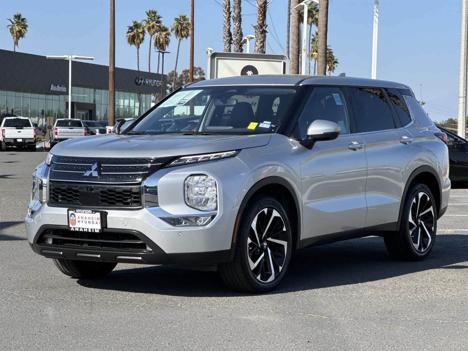 Thumbnail: 2024 Mitsubishi Outlander - 6